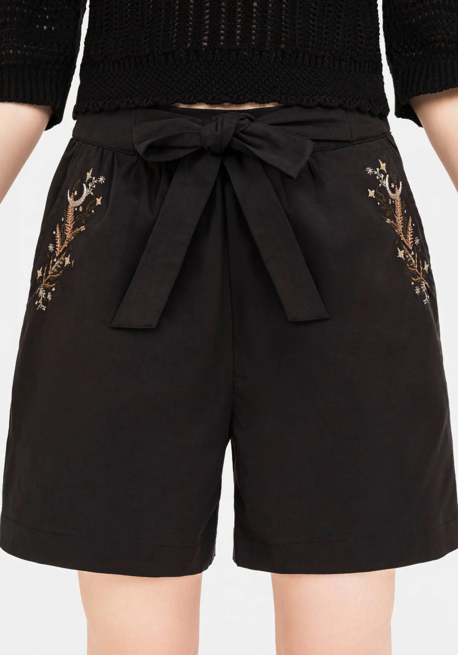 Abellona Embroidered Belted Short