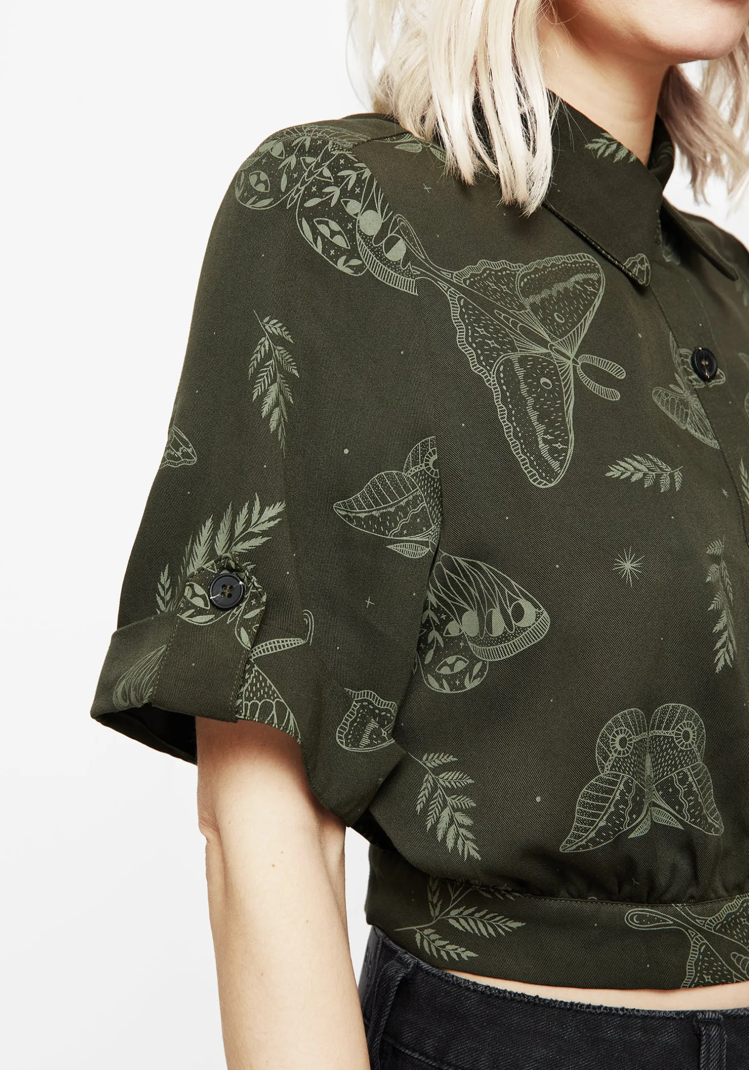 Callopistria Moth Print Short Sleeve Crop Shirt - Green