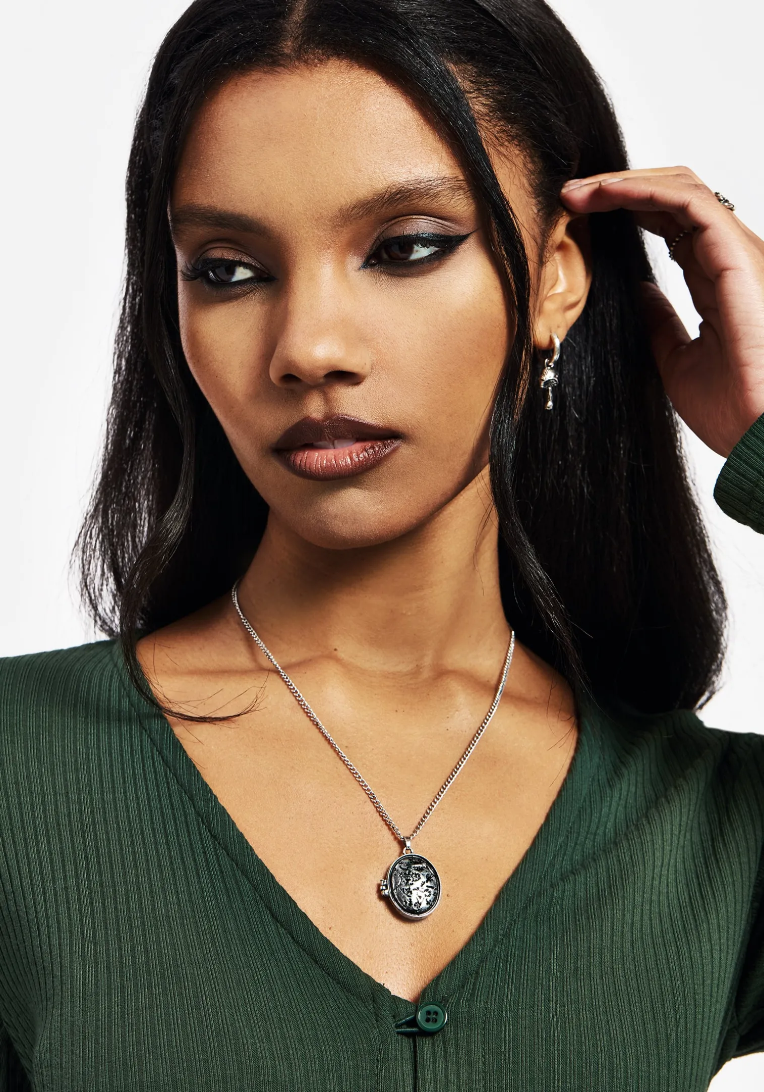 Cerelia Etched Locket Necklace