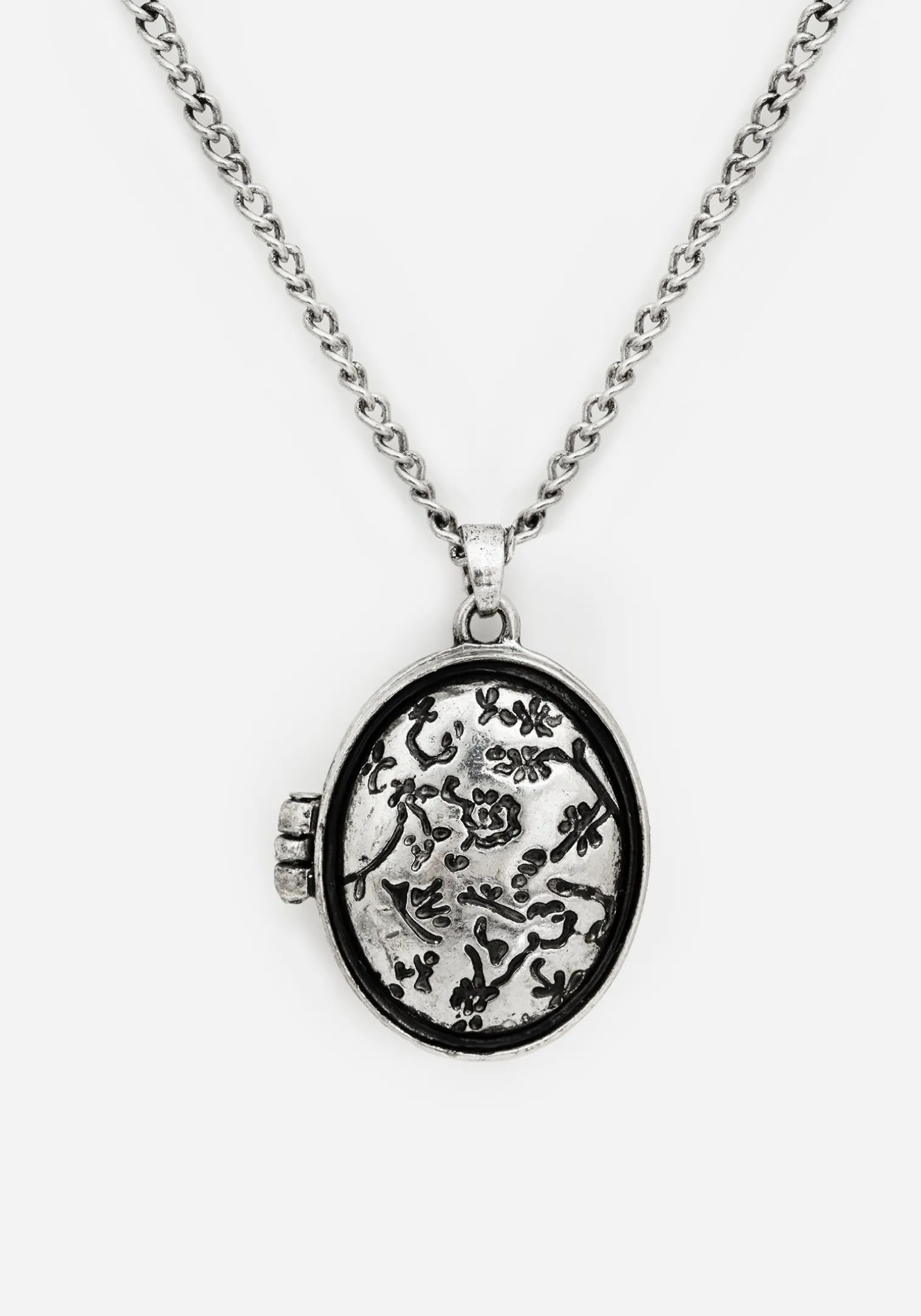 Cerelia Etched Locket Necklace