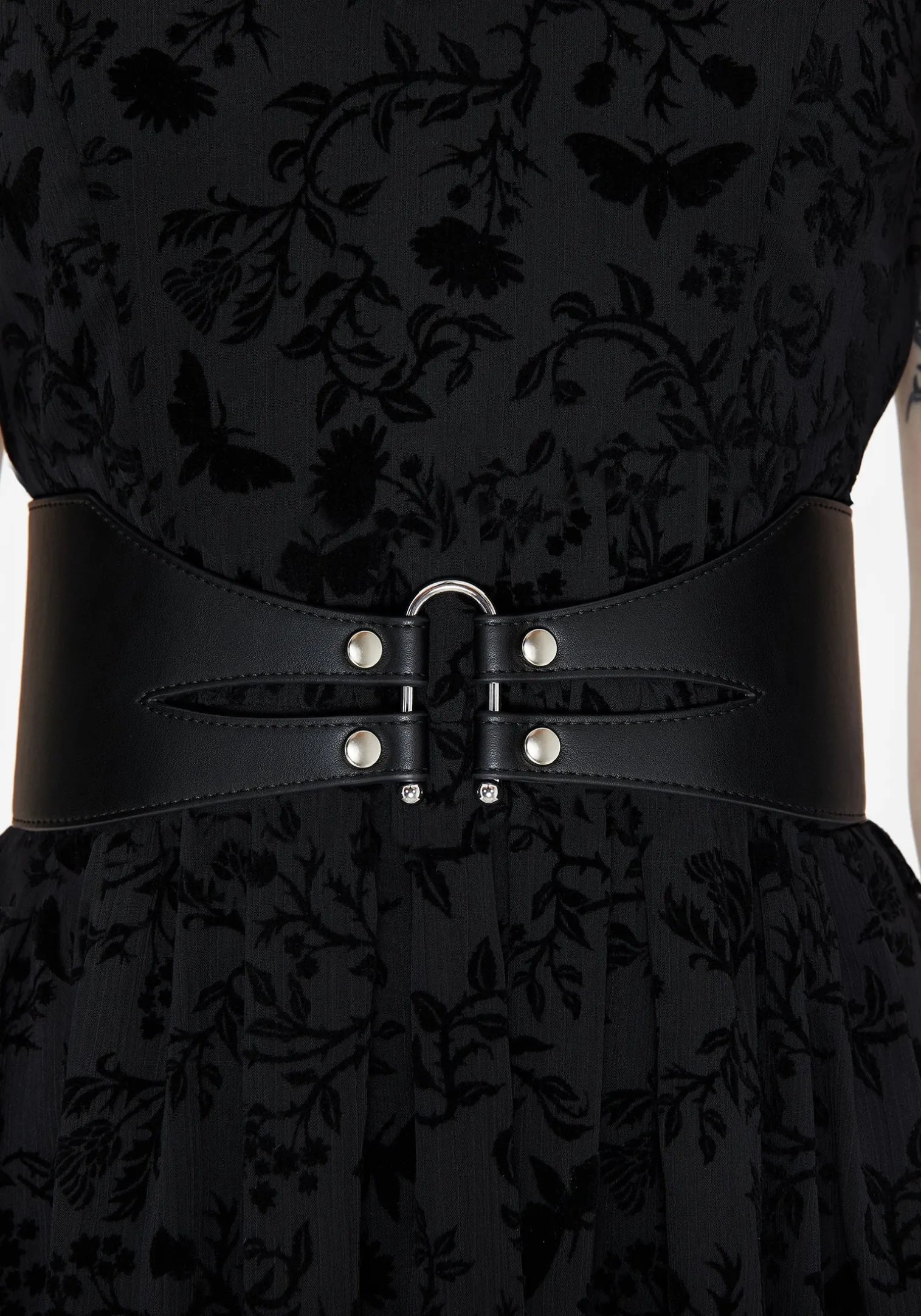Chasm Oval Detail Waist Belt
