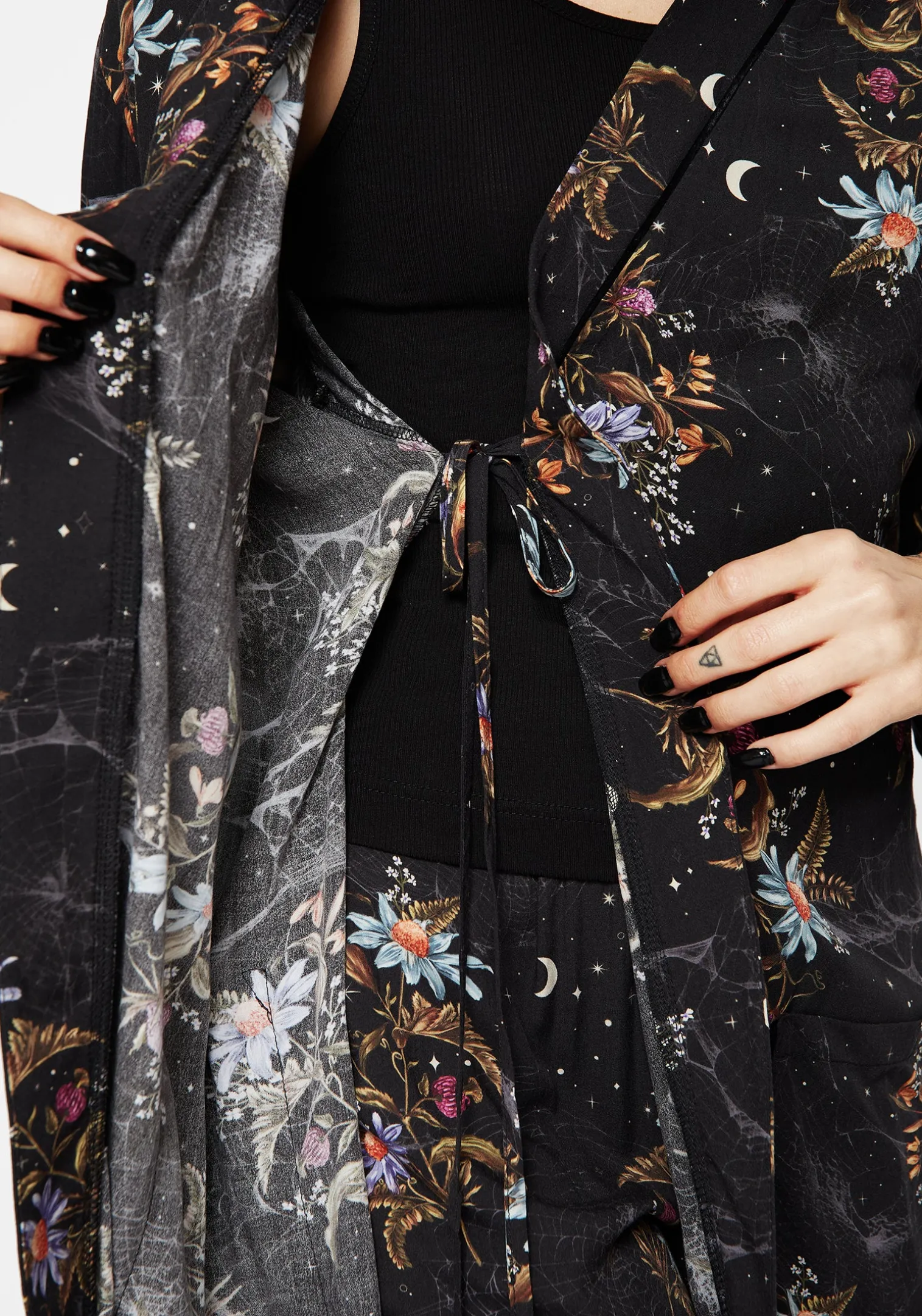 Cleome Floral Spiderweb Dressing Gown