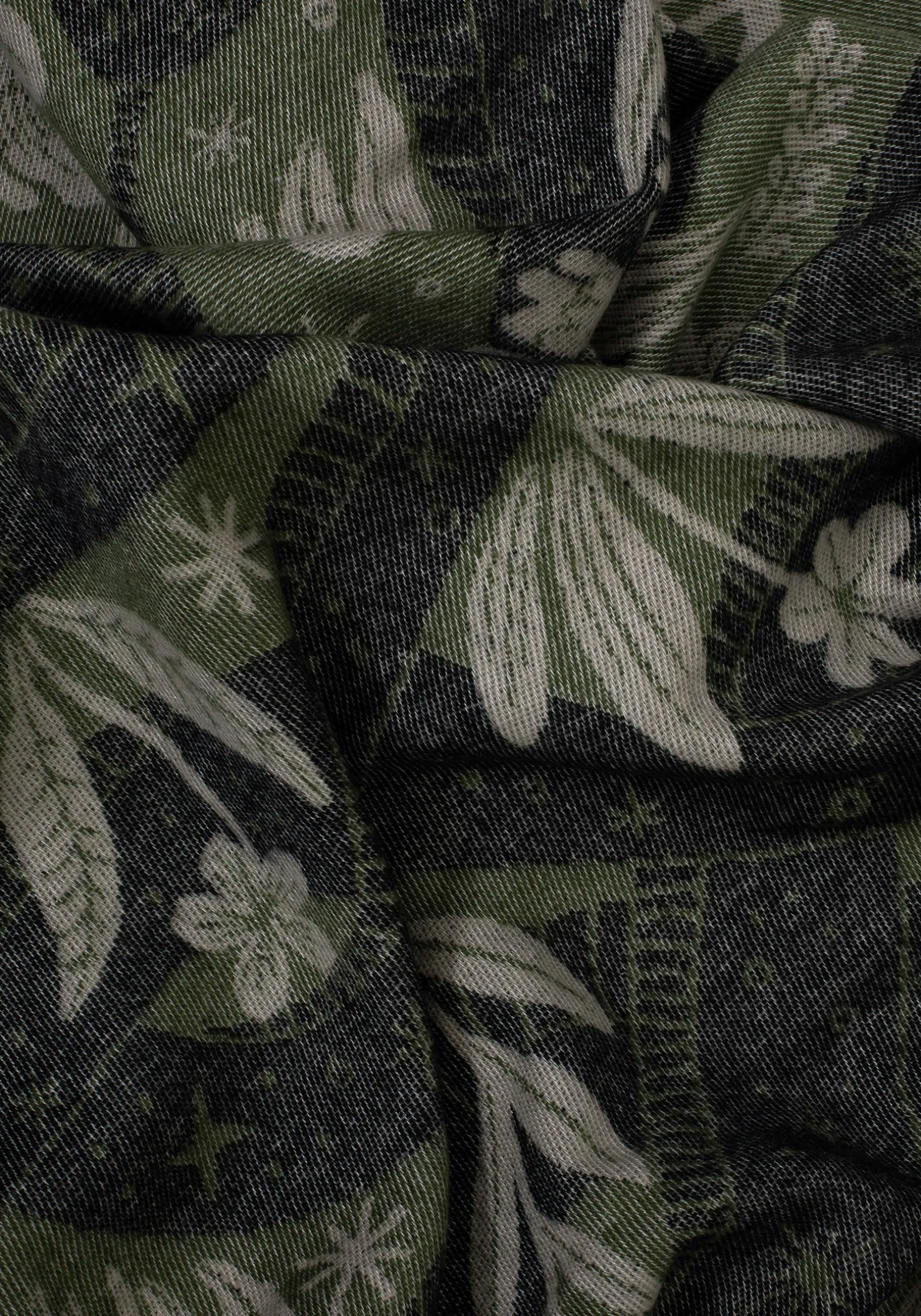Deception Floral Snake Woven Blanket - Green