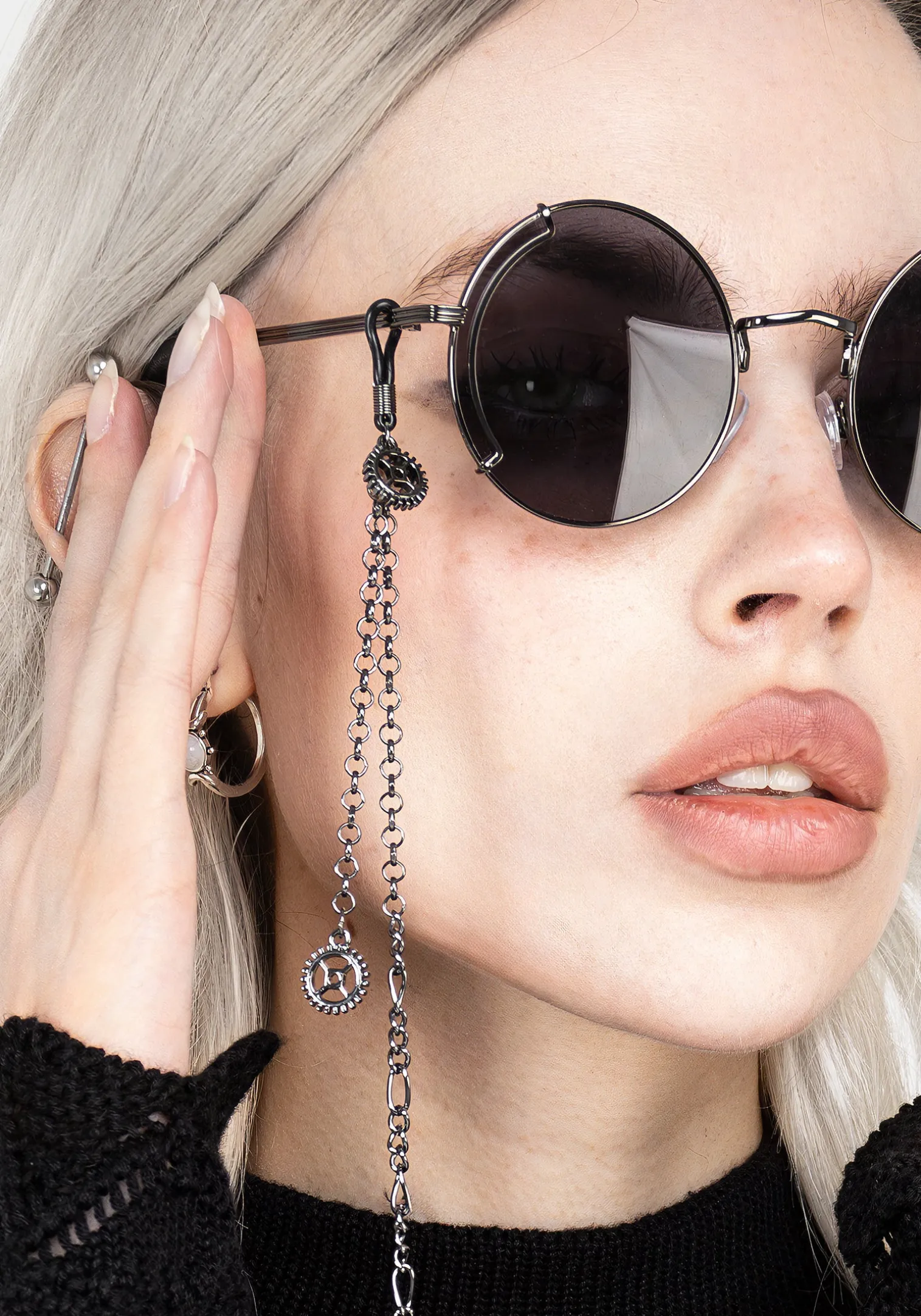 Emilie Round Sunglasses with Chain