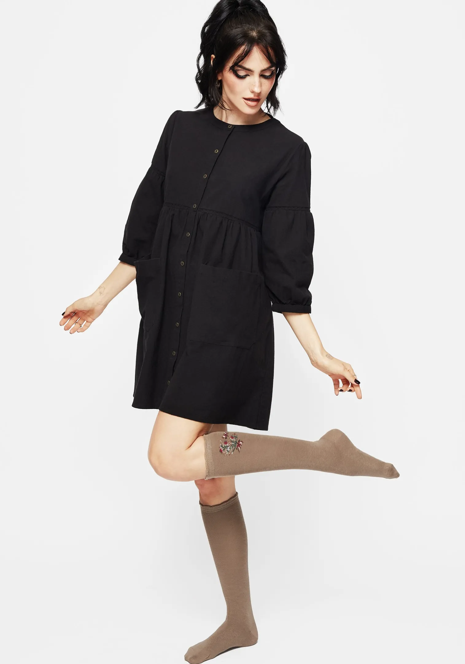 Lilia Embroidered Floral Socks