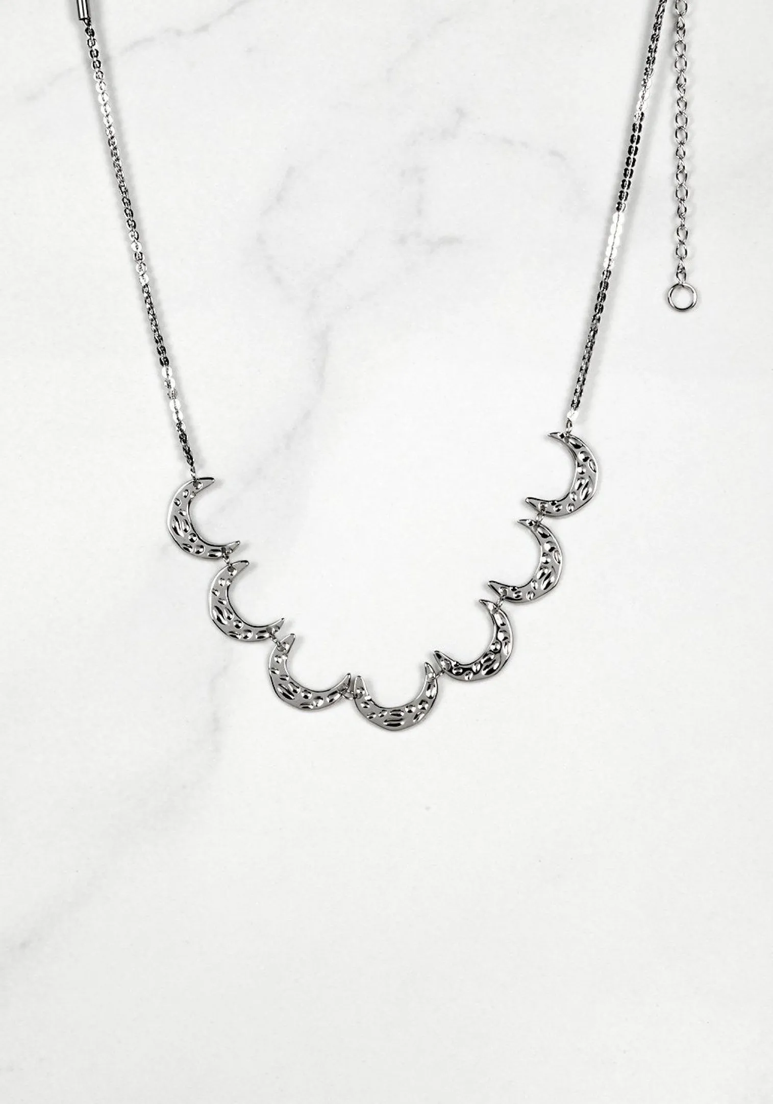 Lona Choker