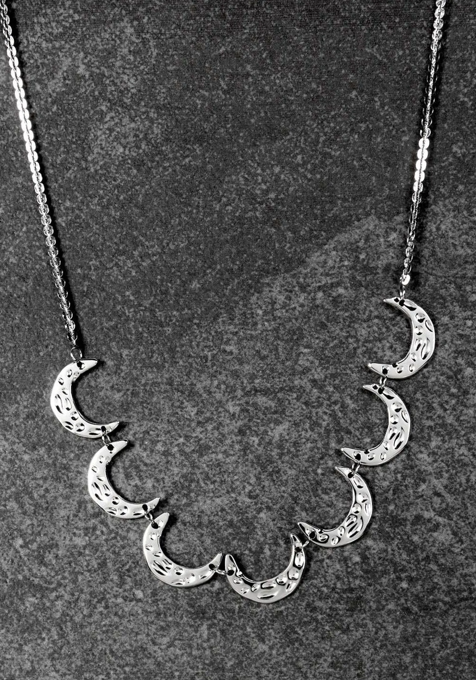 Lona Choker