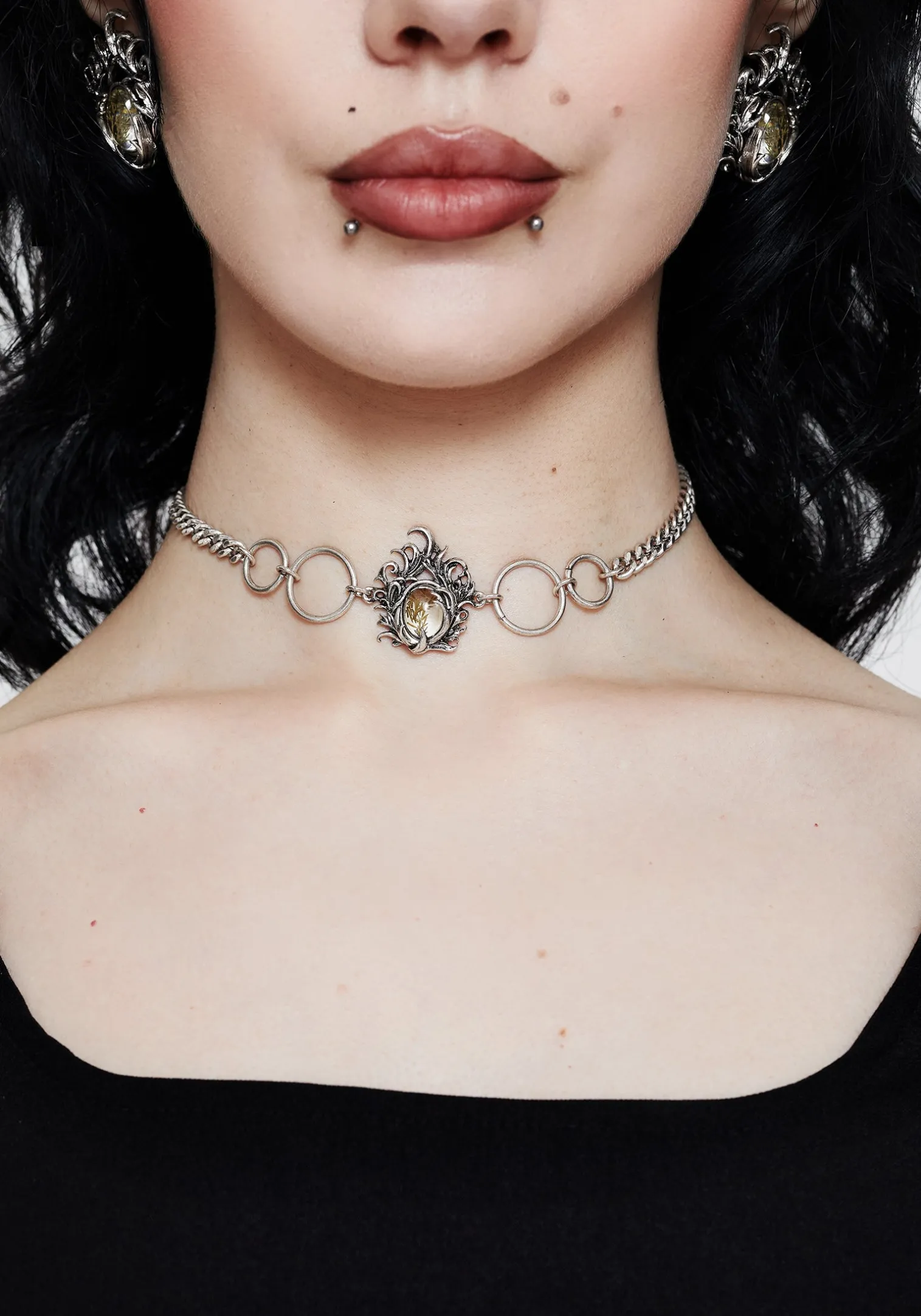 Marte Trapped Flower Choker