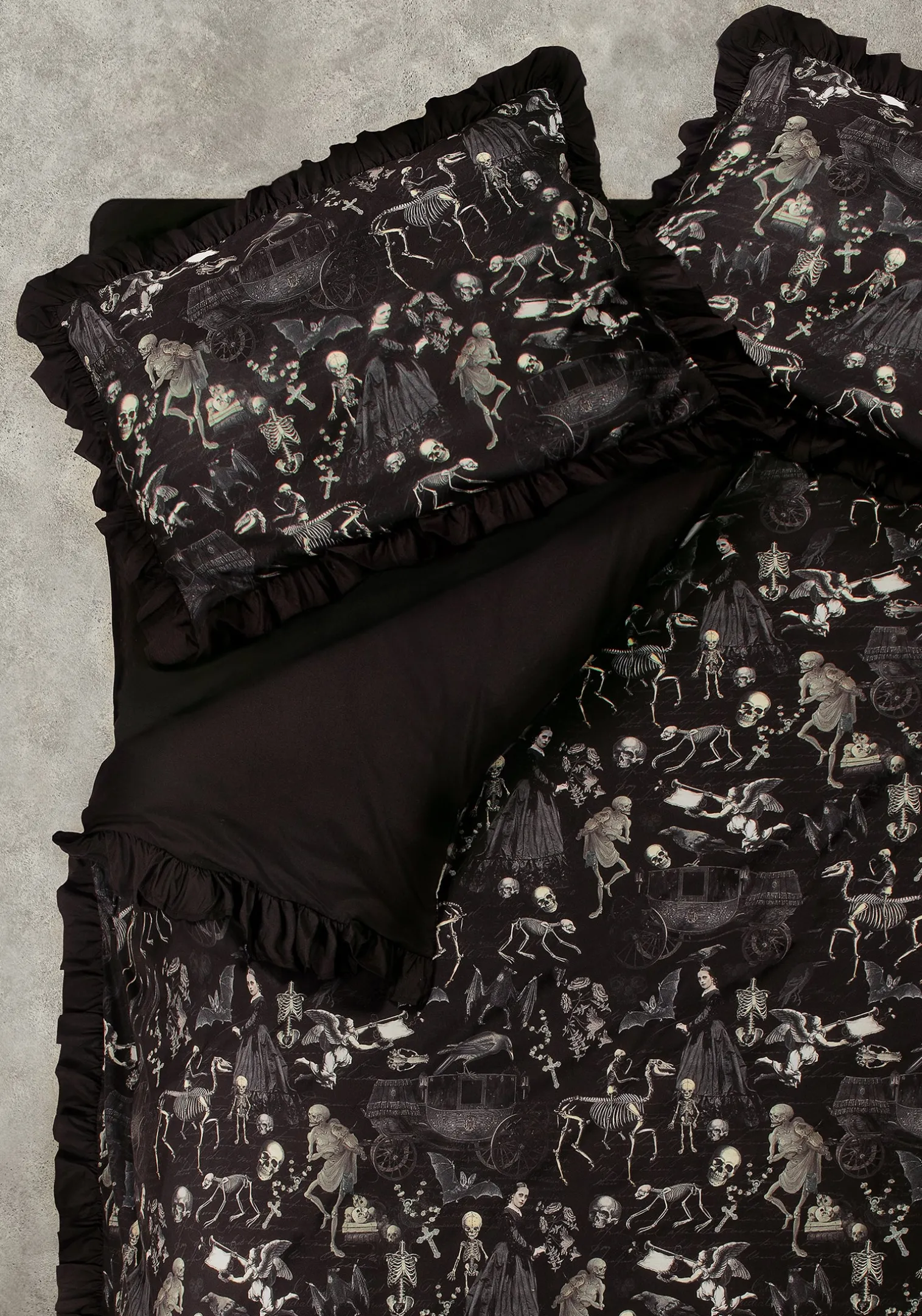 Melancholia Ruffle Bedding Set - US Queen