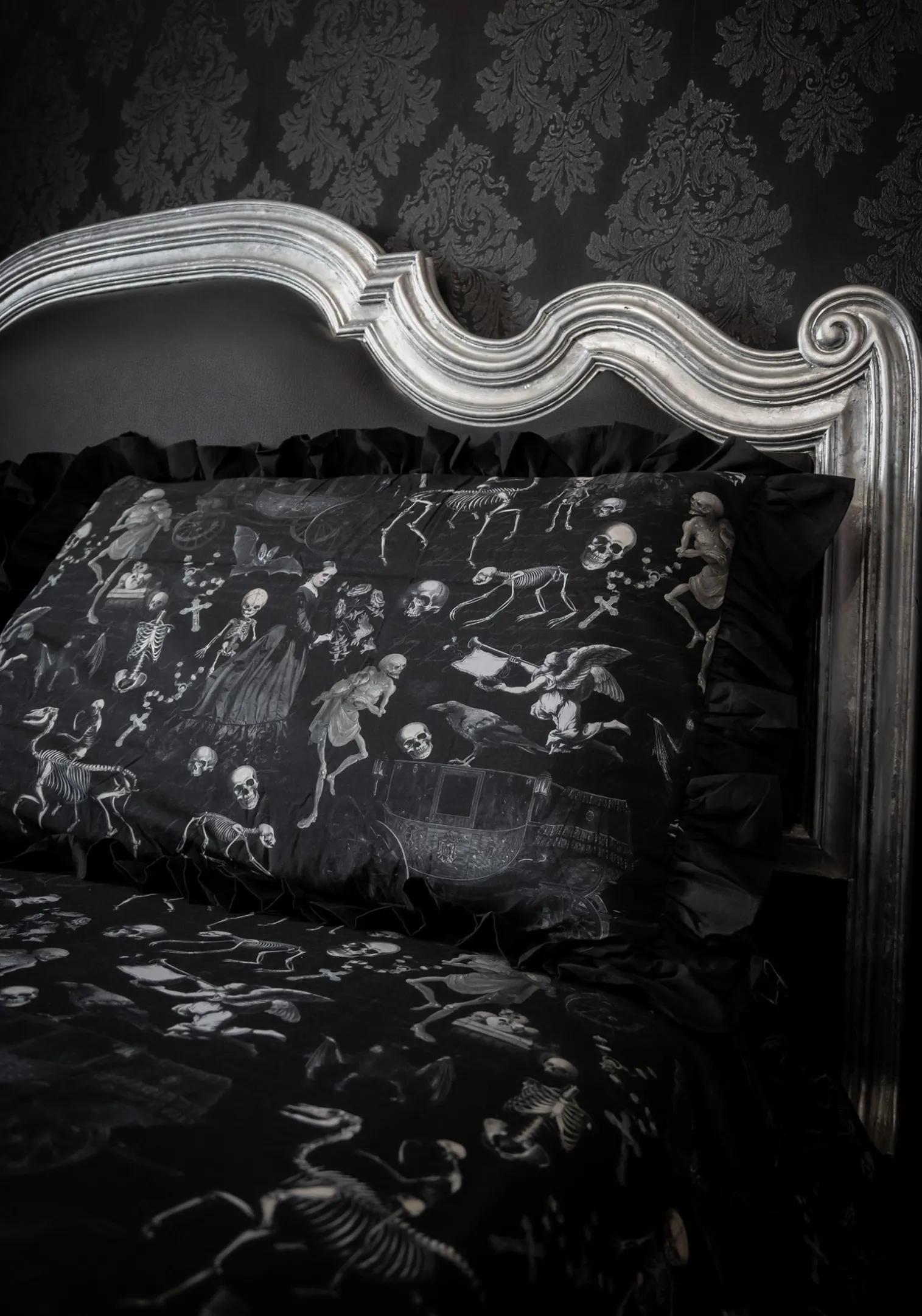 Melancholia Ruffle Bedding Set - US King