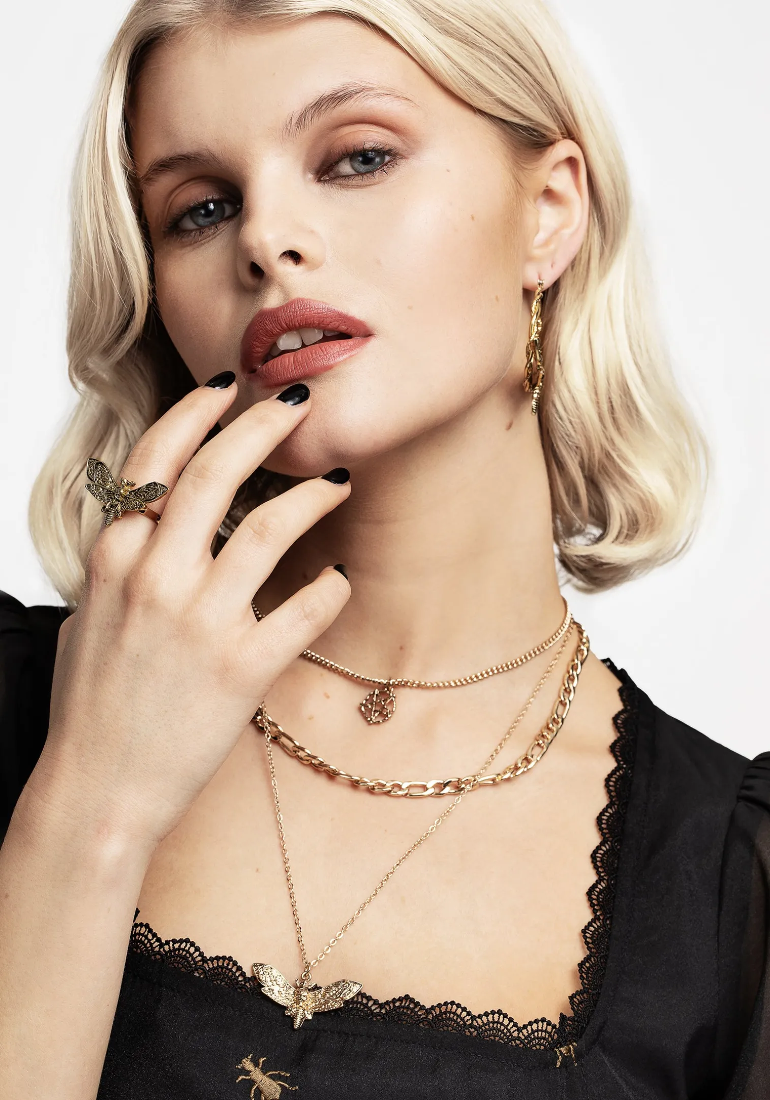 Mortmoth Layered Choker Necklace - Gold