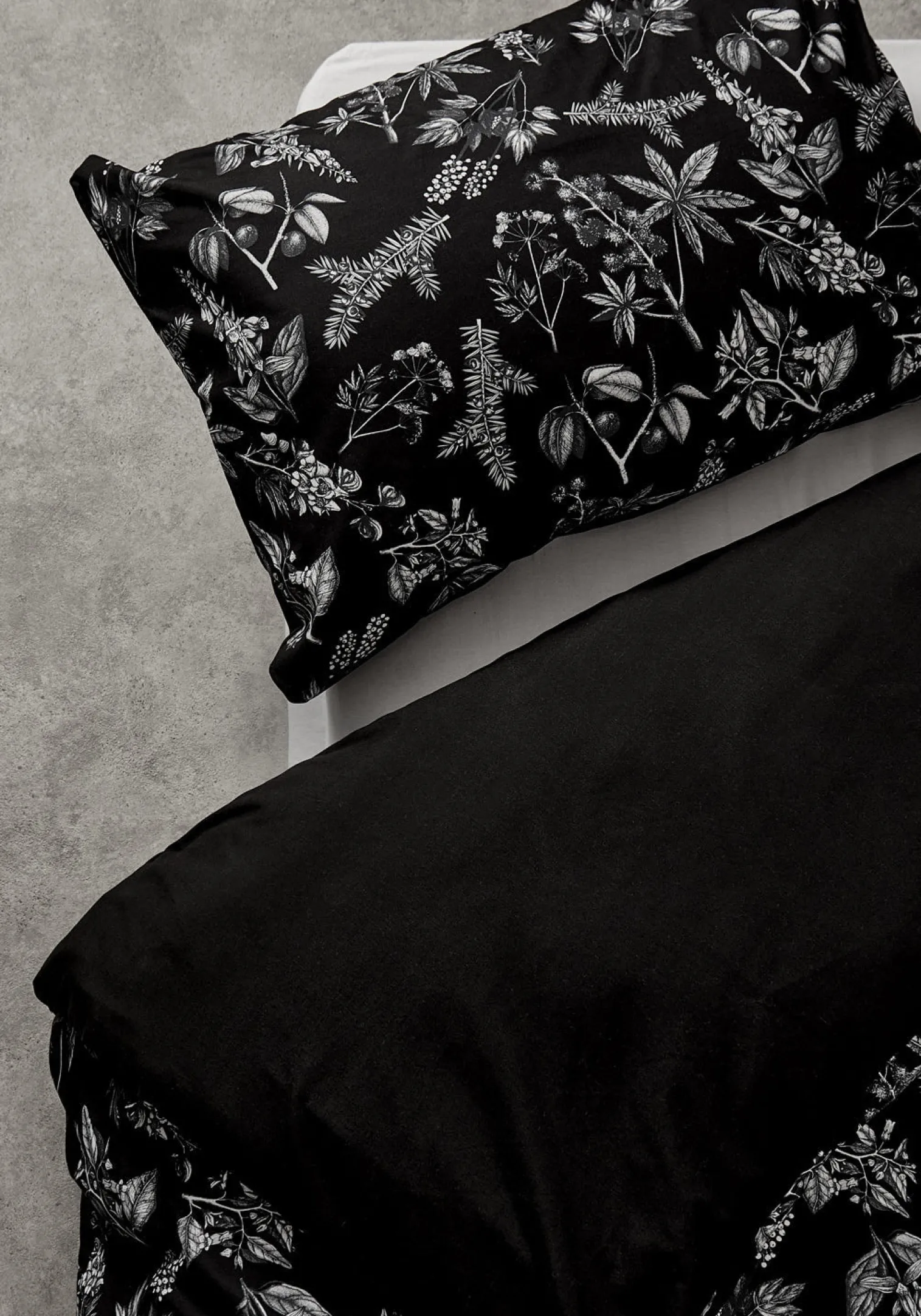 Poisonous Plants Bedding Set (Queen)