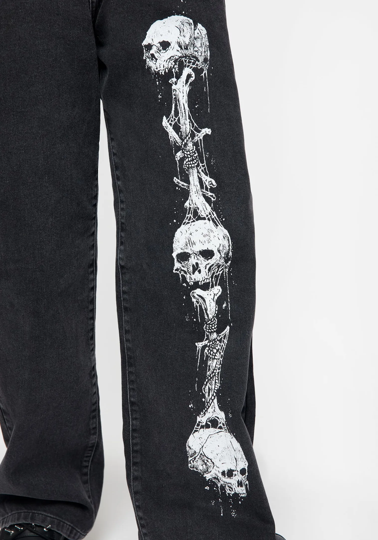 Reaper Wide Leg Washed Jeans