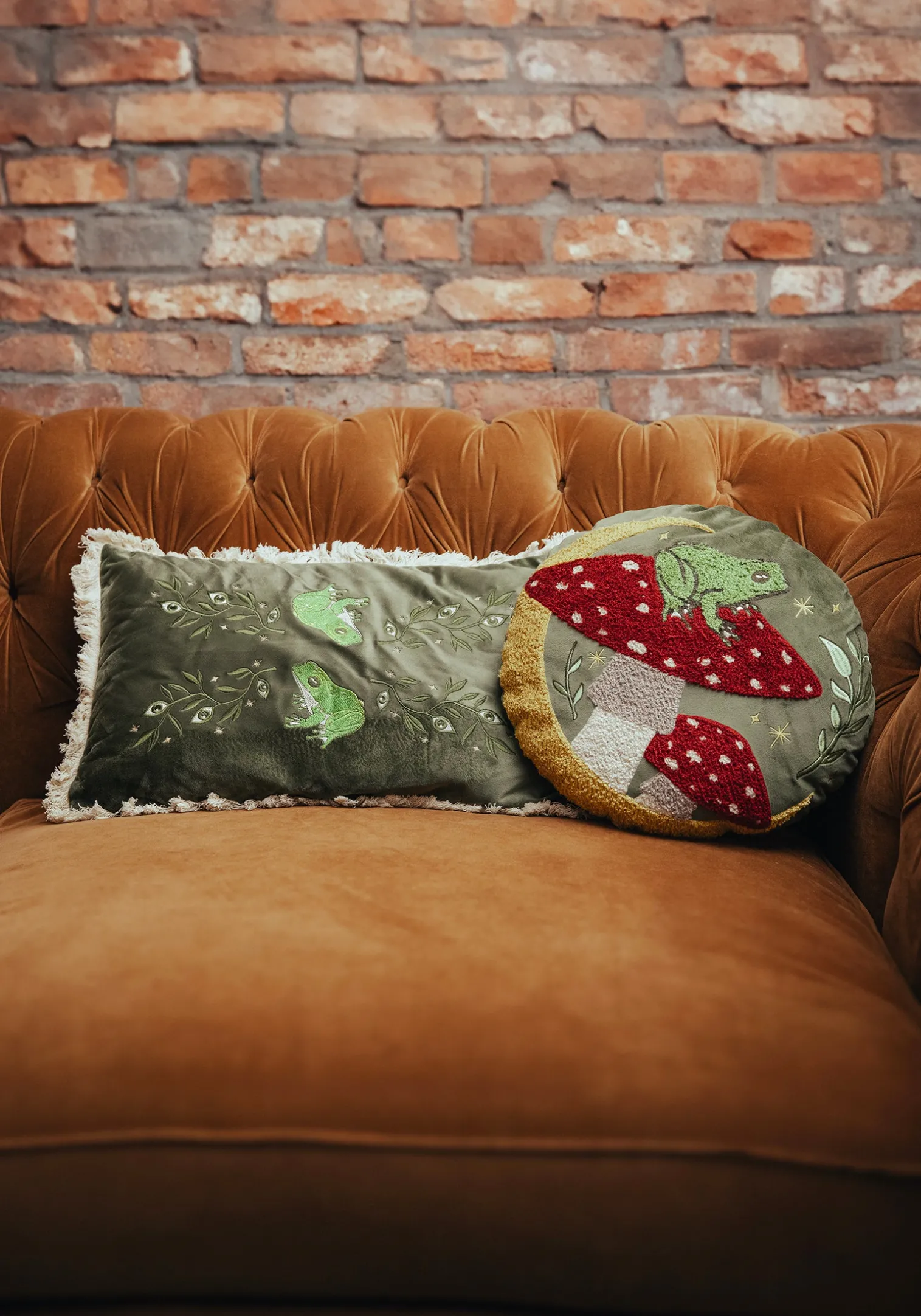 Swamplife Embroidered Velour Round Cushion